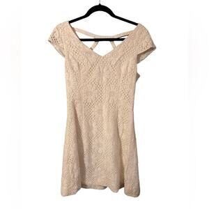 Lilly Pulitzer‎ V Back Mercer Dress Size 6 Daisy Print Pearl Details Criss Cross